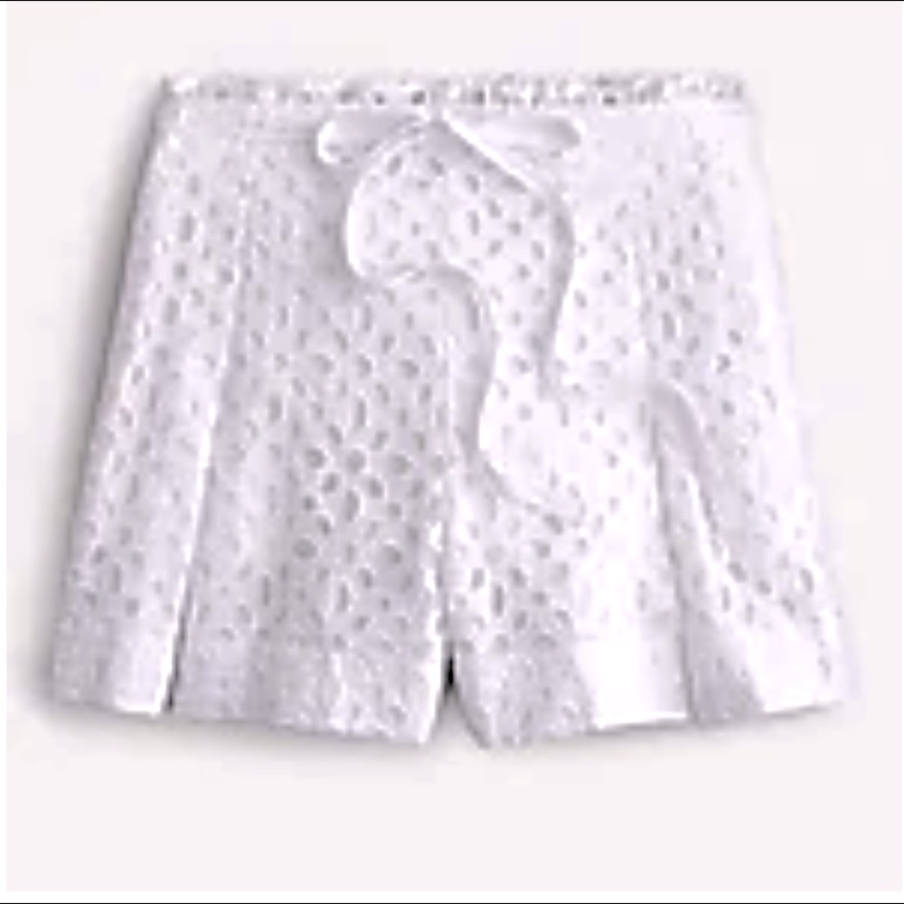 Tie-waist short embroidered eyelet